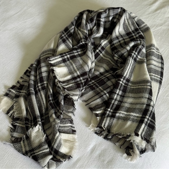 Modcloth Black, Gray & White Plaid Large Blanket Scarf - Picture 2 of 4